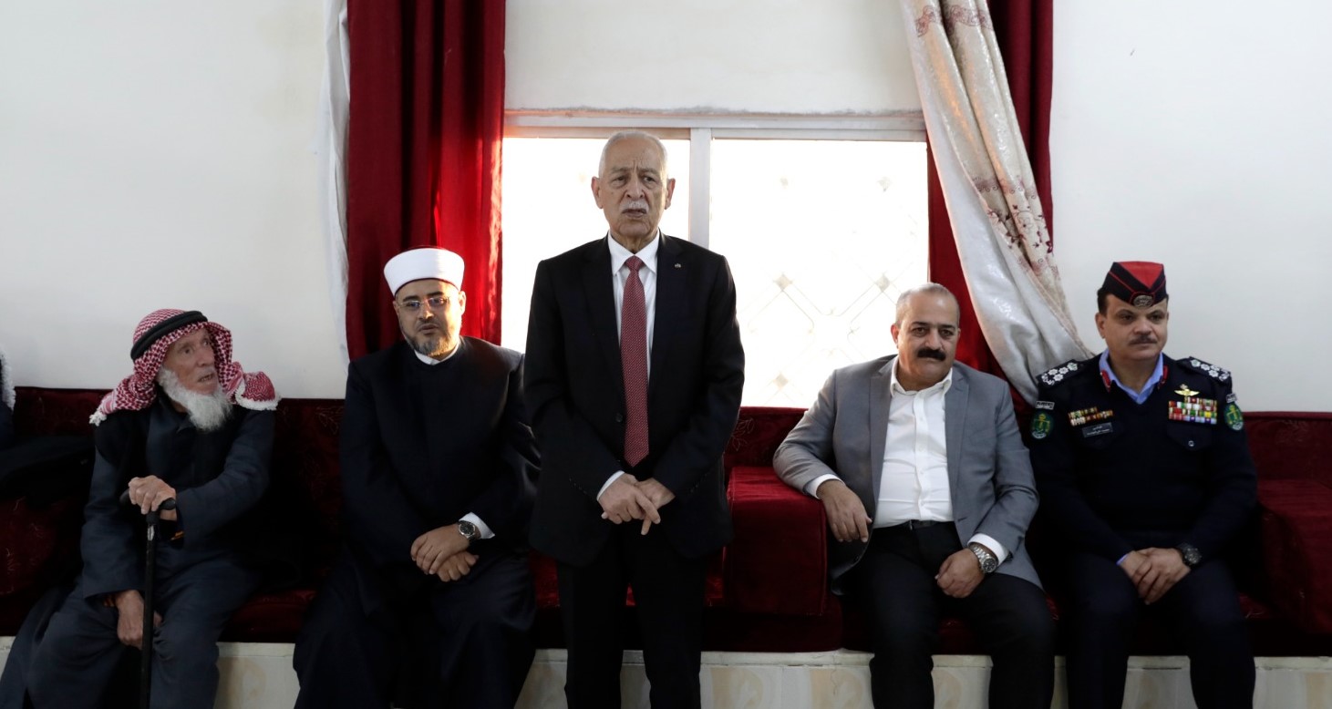 عاجل | مندوبا عن الملك وولي العهد.. العيسوي يعزي الشلول والسردية وكلّاب