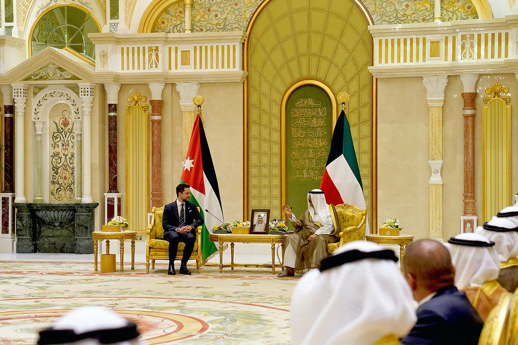 ترحيب كبير لزيارة ولي العهد لمدينة الكويت اليوم ( فيديو)