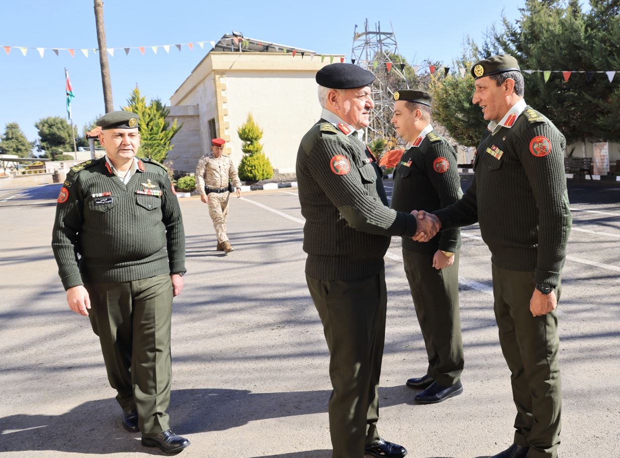 رئيس هيئة الأركان المشتركة يزور مركز التحكم والسيطرة في هيئة الاتصالات الخاصة