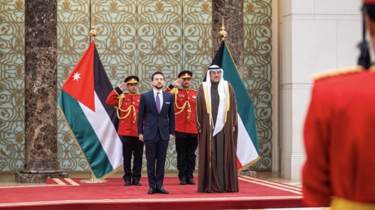 في زيارة رسمية ..ولي العهد يصل الى الكويت