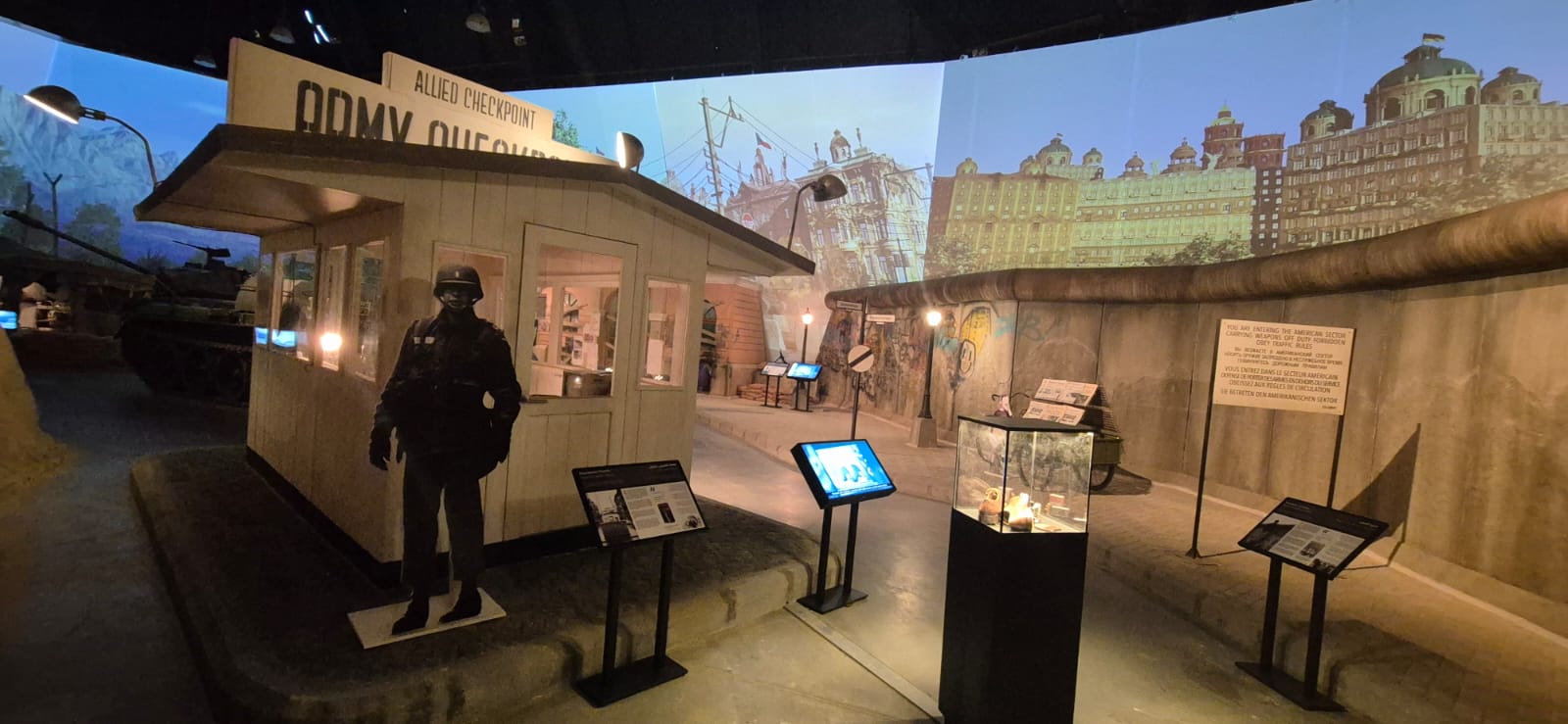 صورة حول : متحف الدبابات الملكي يفتتح قاعة "تجربة الحرب الباردة" الجديدة متحف الدبابات الملكي يفتتح قاعة "تجربة الحرب الباردة" الجديدة