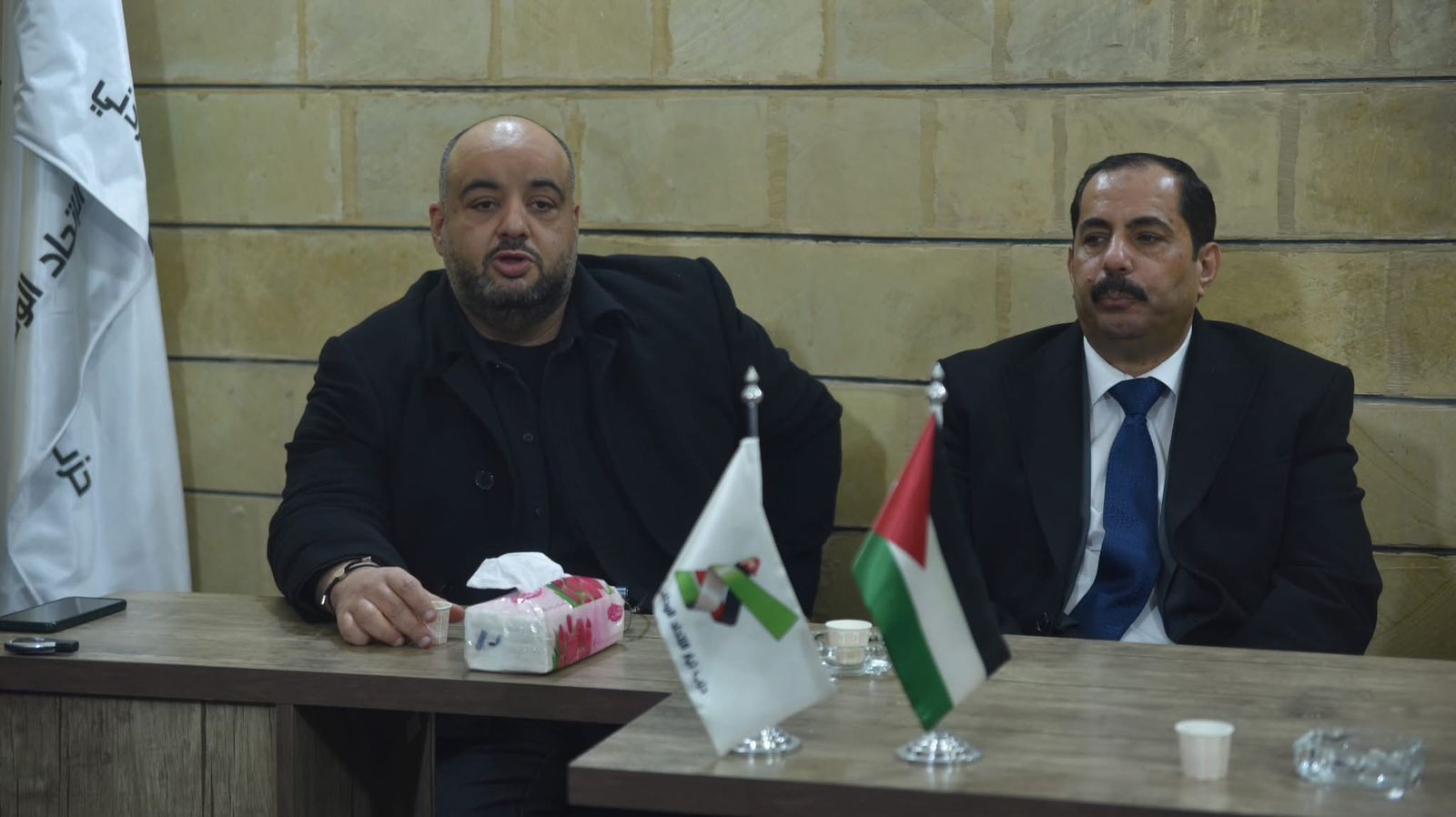 نواب حزب الاتحاد الوطني الأردني يلتقون أعضاء الحزب لمناقشة القضايا الوطنية