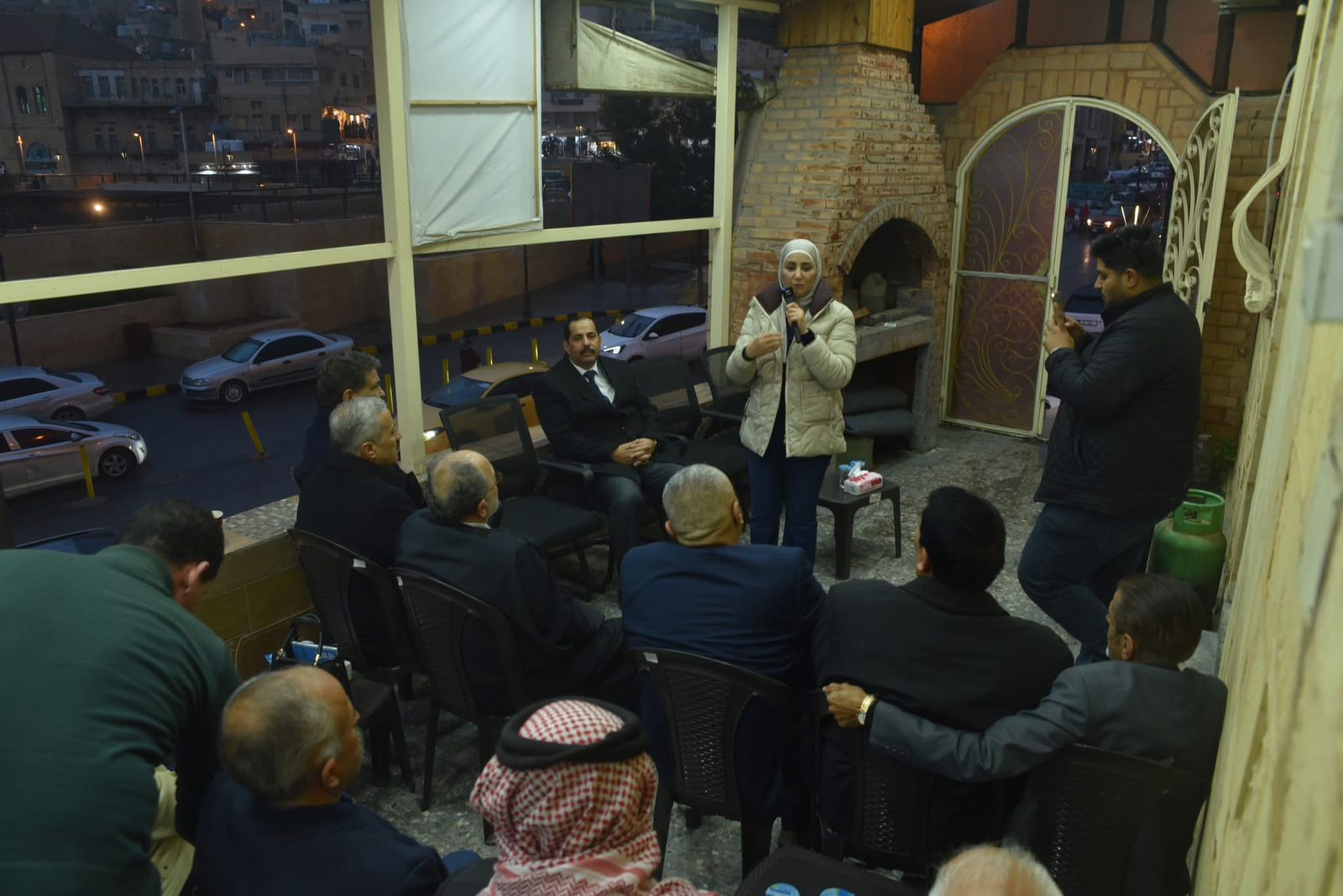 نواب حزب الاتحاد الوطني الأردني يلتقون أعضاء الحزب لمناقشة القضايا الوطنية