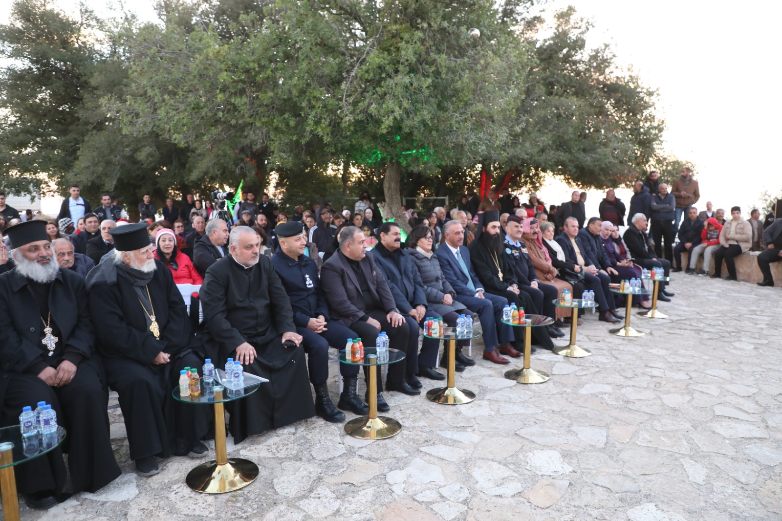 وزيرة السياحة والآثار تضيء شجرة عيد الميلاد في موقع مار الياس بعجلون