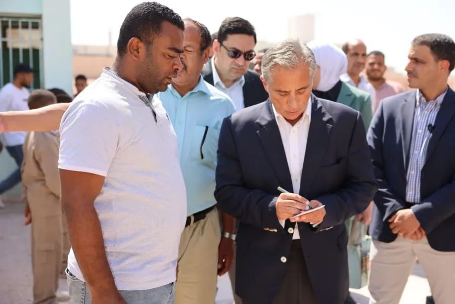 صورة حول : د حسان يزور ميدانياً منذ تشكيله الحكومة 37 موقعاً ويوجه بنحو 71 إجراءً في مختلف القطاعات د حسان يزور ميدانياً منذ تشكيله الحكومة 37 موقعاً ويوجه بنحو 71 إجراءً في مختلف القطاعات