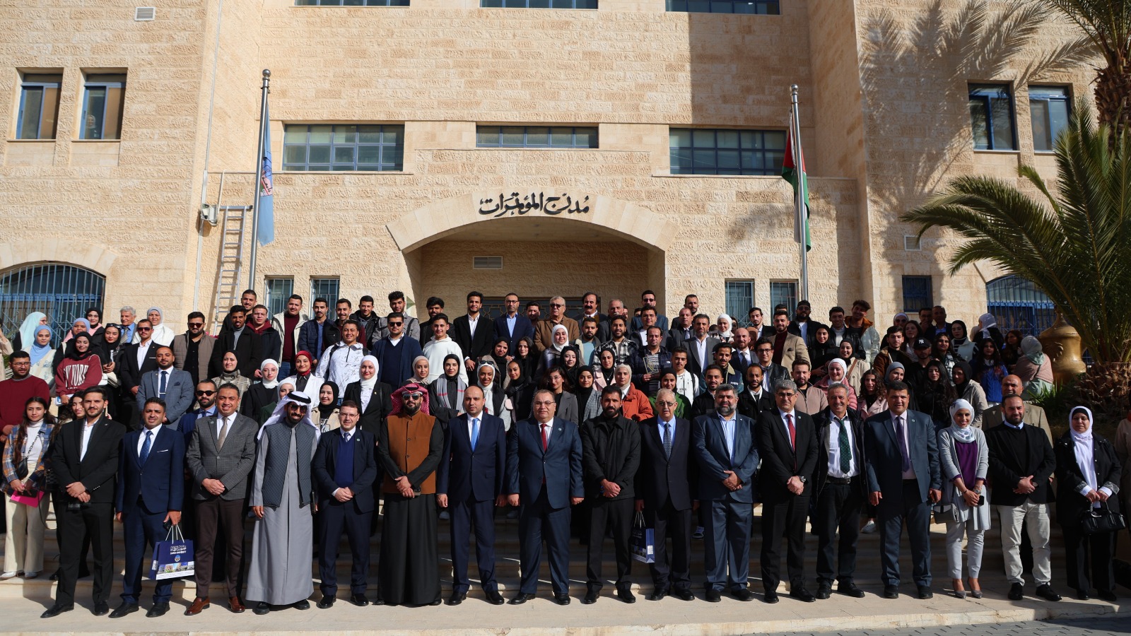 صورة حول : وزير الشباب يكرم الفائزين في مهرجان إبداعات طلبة الإعلام 2024 في جامعة الزرقاء وزير الشباب يكرم الفائزين في مهرجان إبداعات طلبة الإعلام 2024 في جامعة الزرقاء