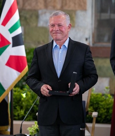 صورة حول : من هم الشخصيات والمؤسسات التي كرمها الملك بميدالية اليوبيل الفضي من هم الشخصيات والمؤسسات التي كرمها الملك بميدالية اليوبيل الفضي