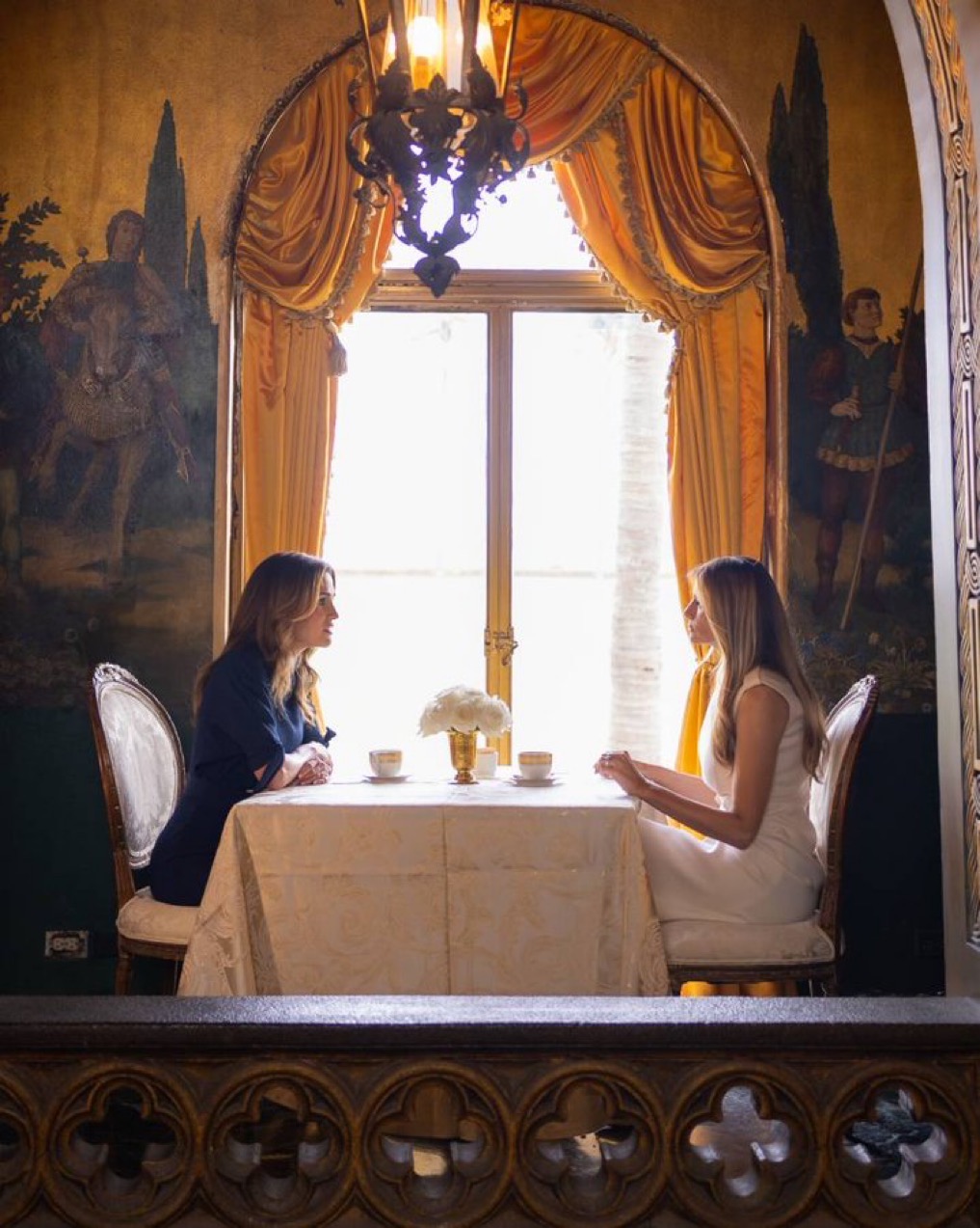 عاجل| الملكة رانيا تلتقي السيدة الأولى المقبلة في فلوريدا