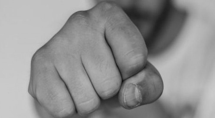 الزرقاء تحت صدمة.. حادث اعتداء مروع على مواطن من قبل مجموعة مجهولة
