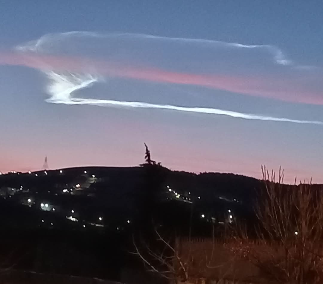 صورة حول : ضوء غريب في سماء المملكة يشعل مواقع التواصل الاجتماعي ويثير حاله من الرعب ضوء غريب في سماء المملكة يشعل مواقع التواصل الاجتماعي ويثير حاله من الرعب