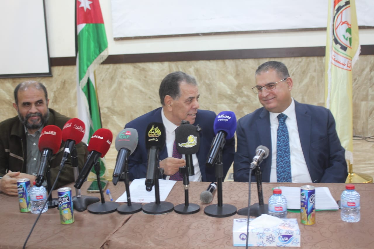 صورة حول : سلطة العقبة تخالف قوانين نقابة الصيادلة وتثير جدلاً واسعاً حول التعديلات الجديدة(فيديو وصور) سلطة العقبة تخالف قوانين نقابة الصيادلة وتثير جدلاً واسعاً حول التعديلات الجديدة(فيديو وصور)