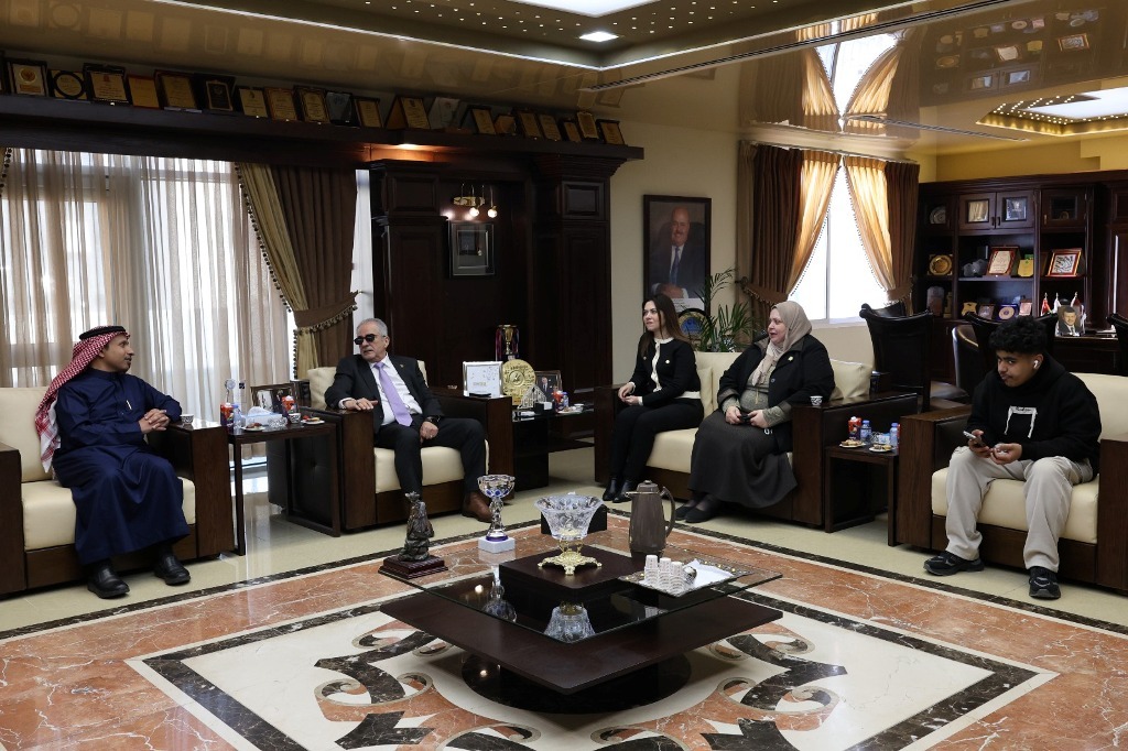 القائم بأعمال الملحقية الثقافية السعودية يزور جامعة عمان الأهلية