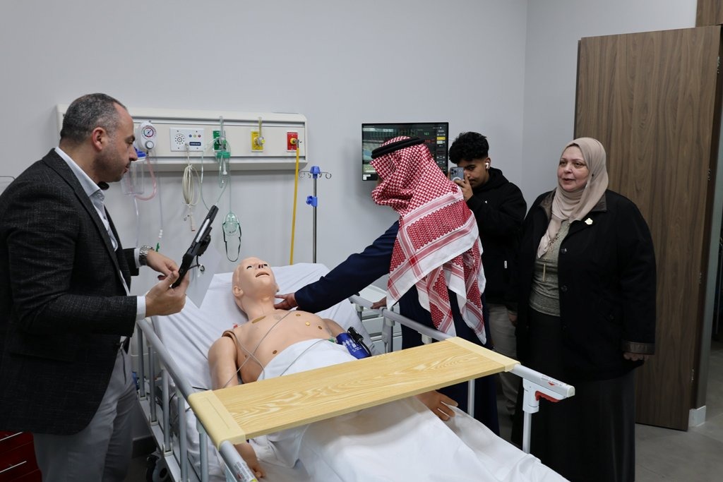 القائم بأعمال الملحقية الثقافية السعودية يزور جامعة عمان الأهلية