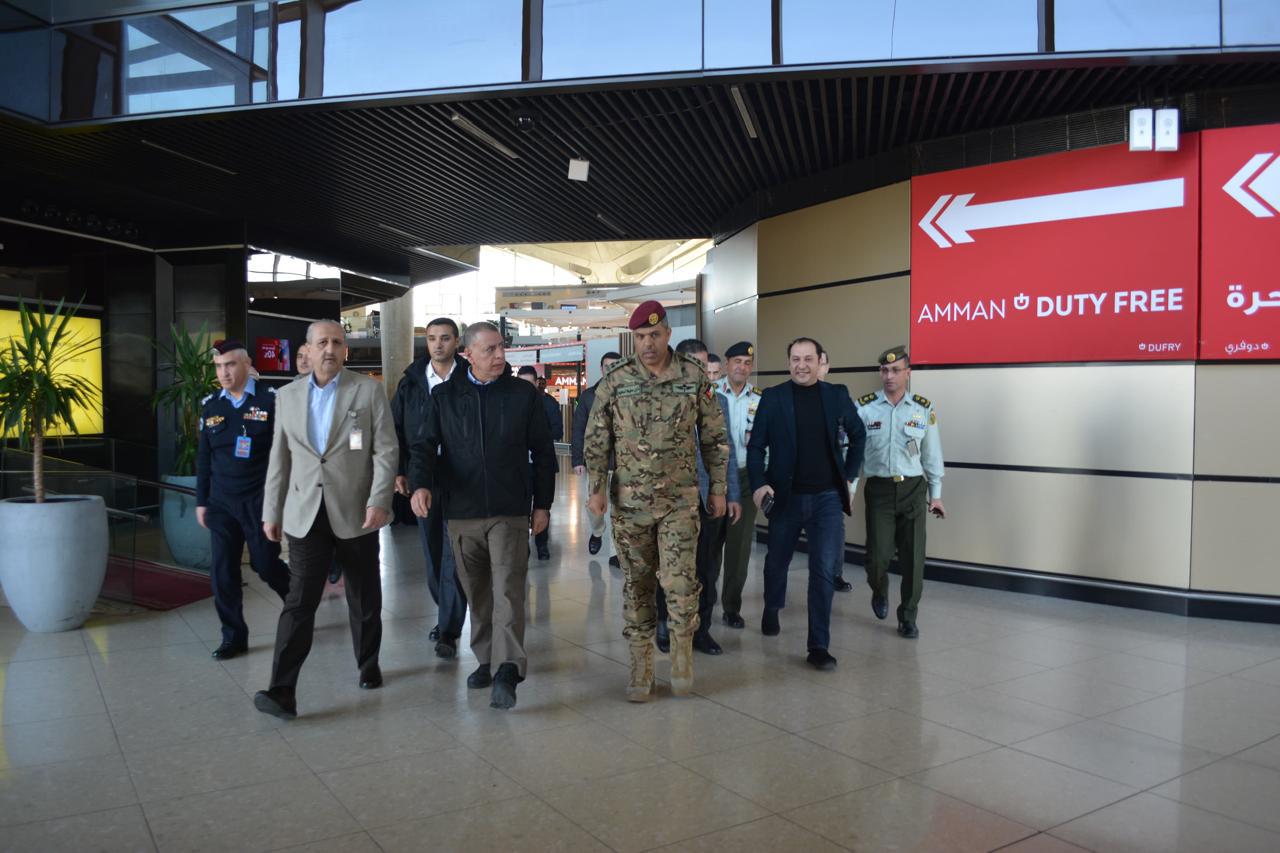 صورة حول : الفراية يوعز للاجهزة المعنية في مطار الملكة علياء الدولي بتقديم افضل الخدمات للمسافرين الفراية يوعز للاجهزة المعنية في مطار الملكة علياء الدولي بتقديم افضل الخدمات للمسافرين