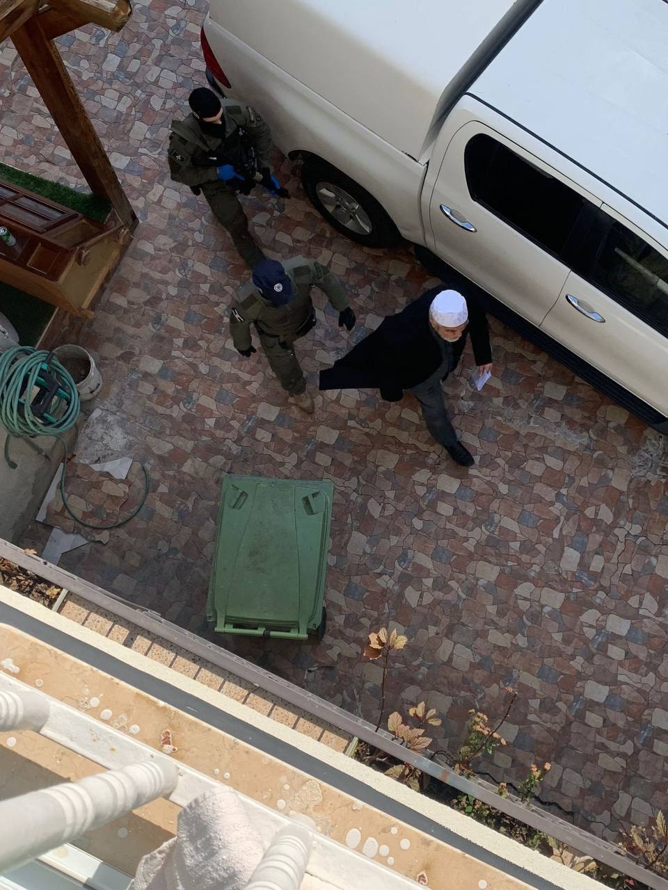 الاحتلال يعتقل الشيخ رائد صلاح بعد اقتحام منزله في أم الفحم