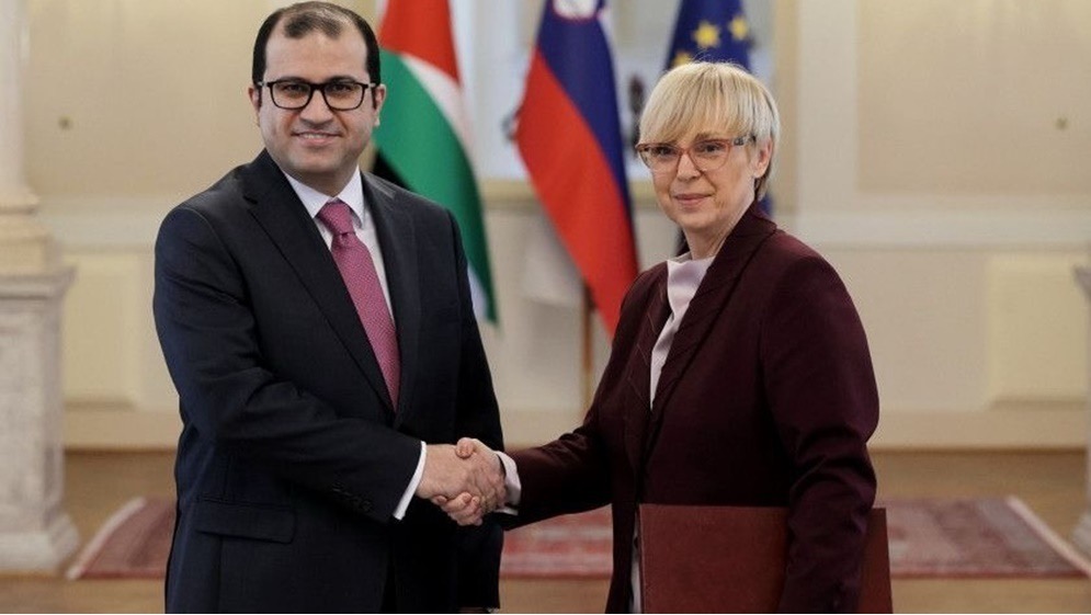 عاجل | السفير هنداوي يقدم أوراق اعتماده لرئيسة سلوفينيا