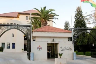 موظفون حكوميون إلى التقاعد (اسماء)