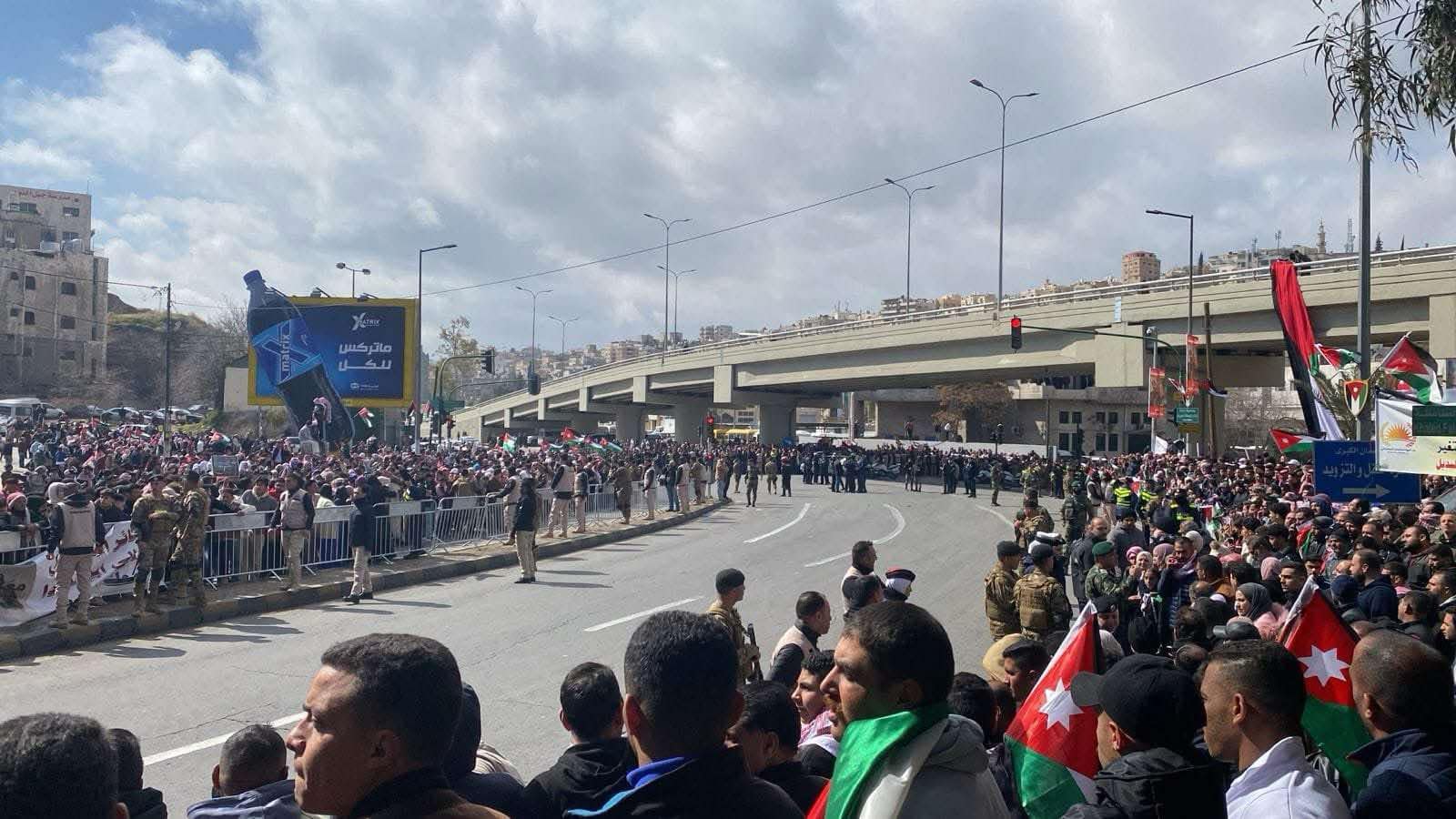 صورة حول : استقبال شعبي حافل لجلالة الملك عبدالله الثاني في جميع محافظات المملكة(صور وفيديو) استقبال شعبي حافل لجلالة الملك عبدالله الثاني في جميع محافظات المملكة(صور وفيديو)