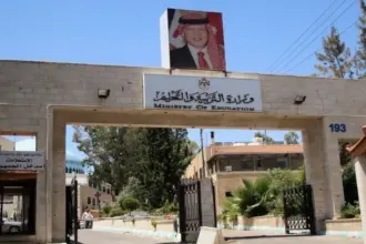 التربية تعتبر موظفين فاقدين لوظائفهم بسبب الغياب( اسماء)