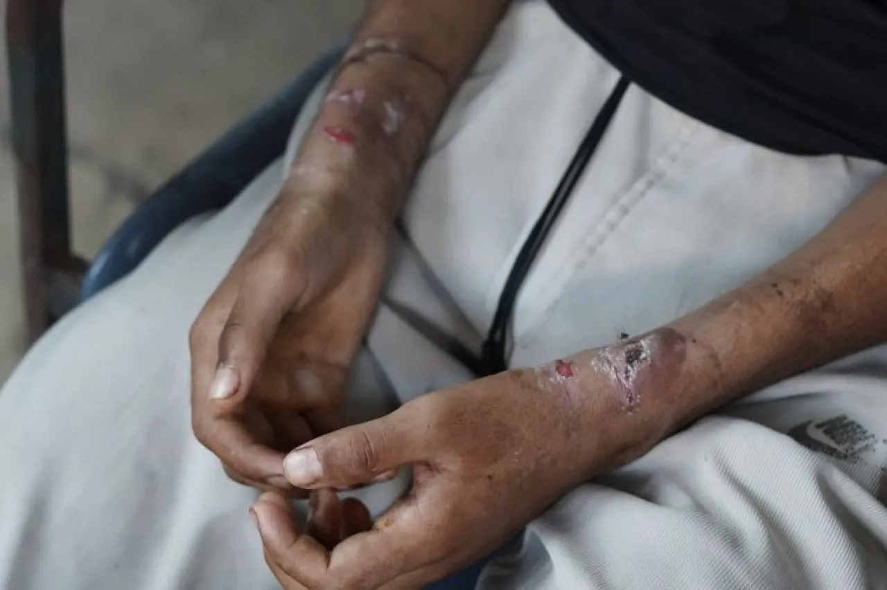 تحقيق للإندبندنت يوثق شهادات عن تعذيب واعتداءات وحشية بالسجون الإسرائيلية