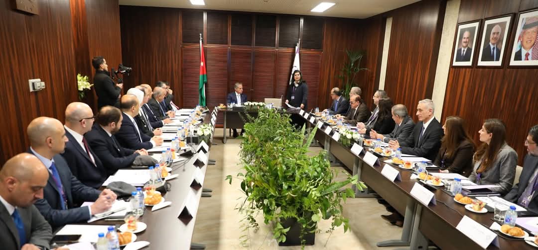 بحضور الأمير الحسن رئيس الحكومة يزور الجمعية العلمية الملكية... صور