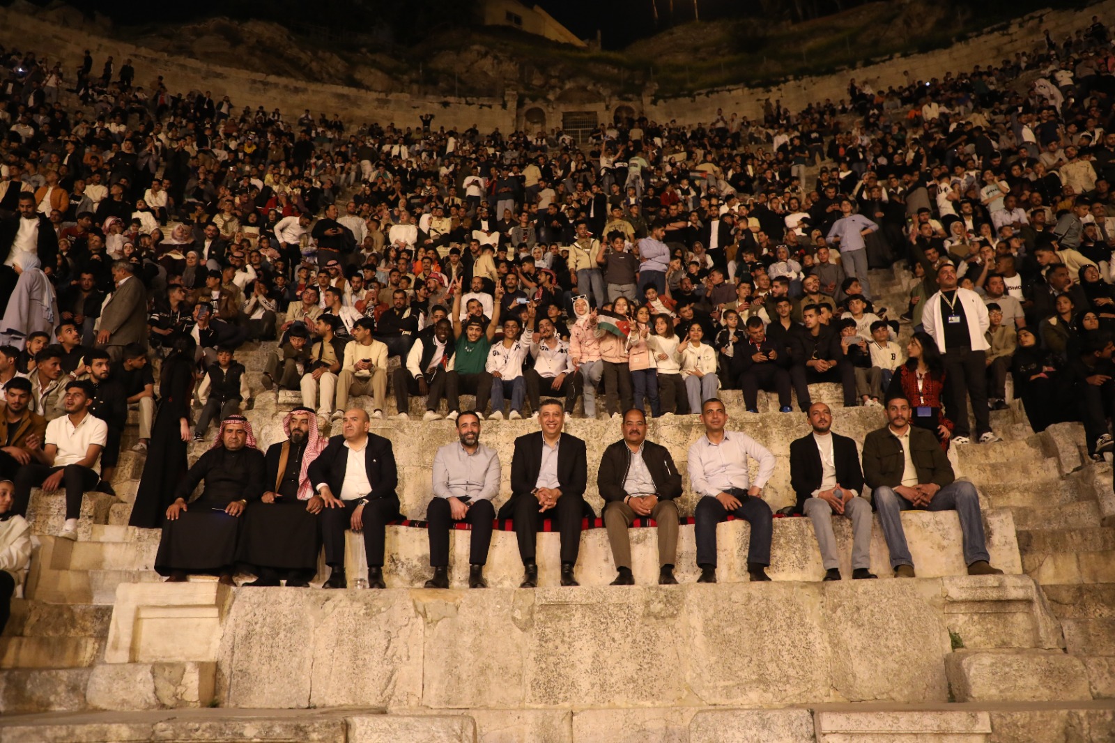 السياحة: أجواء استثنائية واحتشاد جماهيري ضخم في المدرج الروماني بانطلاق فعاليات عيد الفطر