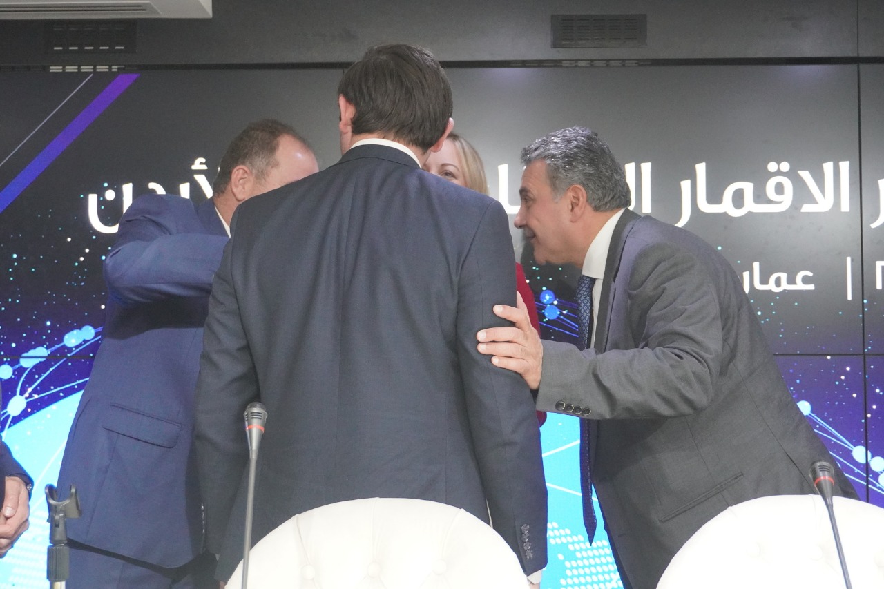 صورة حول : "ستارلينك" تطلق رسميًا الإنترنت الفضائي في الأردن "ستارلينك" تطلق رسميًا الإنترنت الفضائي في الأردن