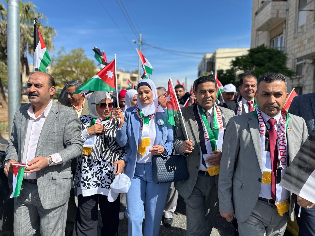 صورة حول : فيديو وصور .. أسرة تربية لواء ماركا تحتفل بيوم العلم فيديو وصور .. أسرة تربية لواء ماركا تحتفل بيوم العلم