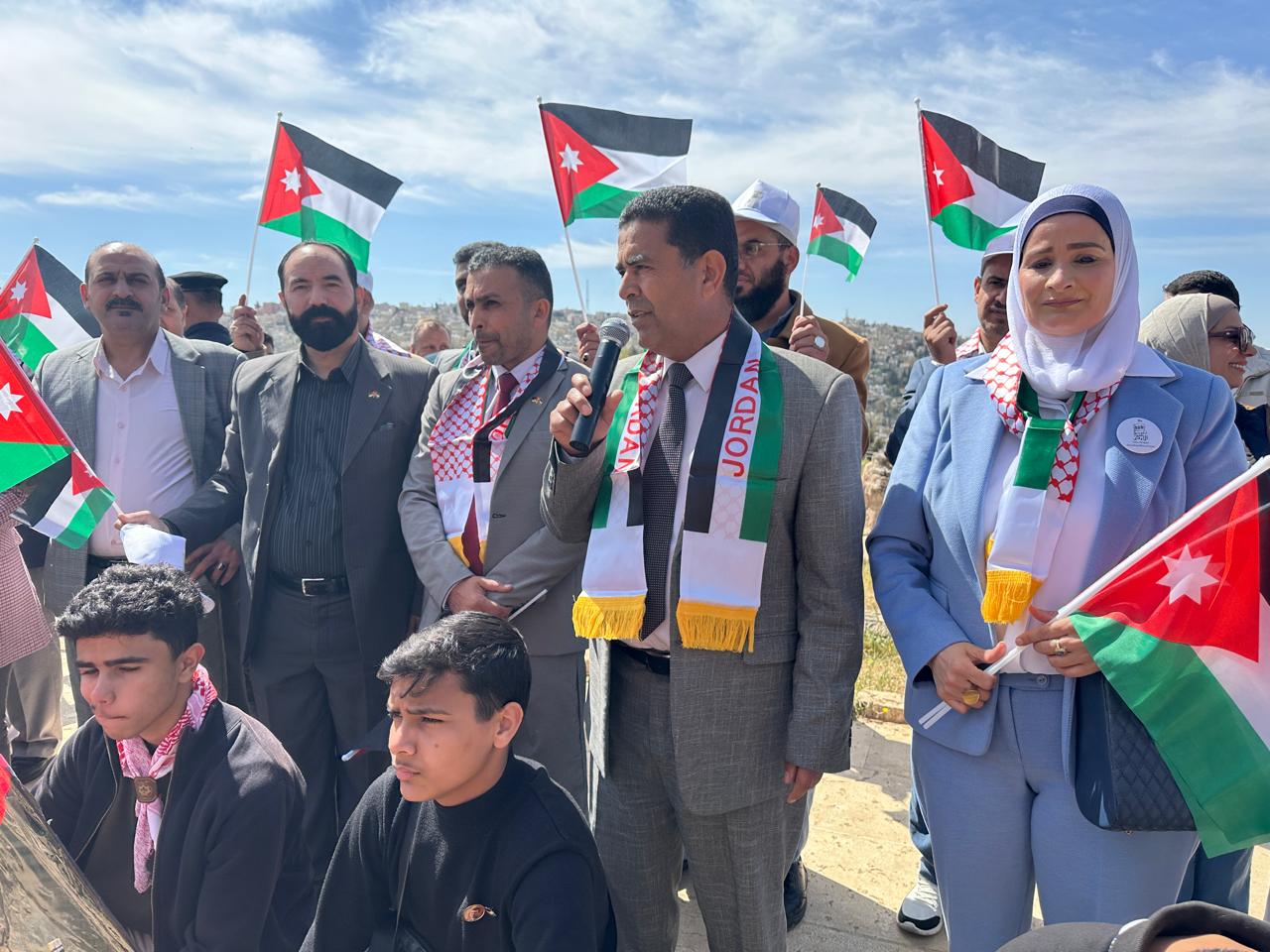 صورة حول : فيديو وصور .. أسرة تربية لواء ماركا تحتفل بيوم العلم فيديو وصور .. أسرة تربية لواء ماركا تحتفل بيوم العلم