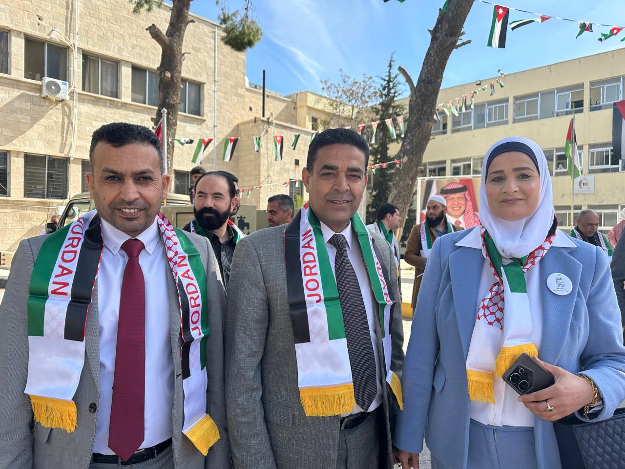 فيديو وصور .. أسرة تربية لواء ماركا تحتفل بيوم العلم