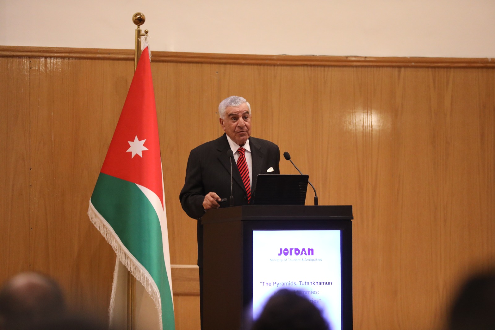 وزارة السياحة تنظم محاضرة علمية للدكتور زاهي حواس في جامعة كولومبيا الأمريكية بعمان