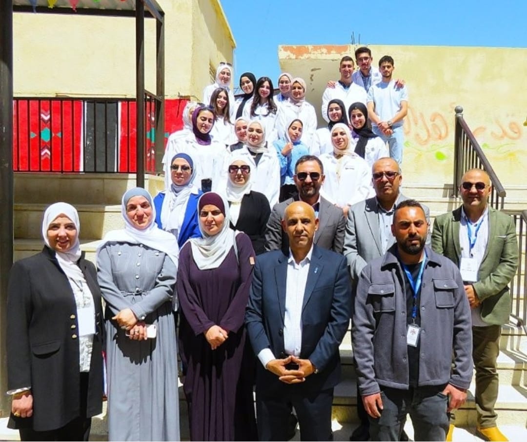 جامعة البترا تقيم يومًا طبيًّا مجانيًا في مدرسة البنيات الأساسية بالتعاون مع مركز صحي البنيات
