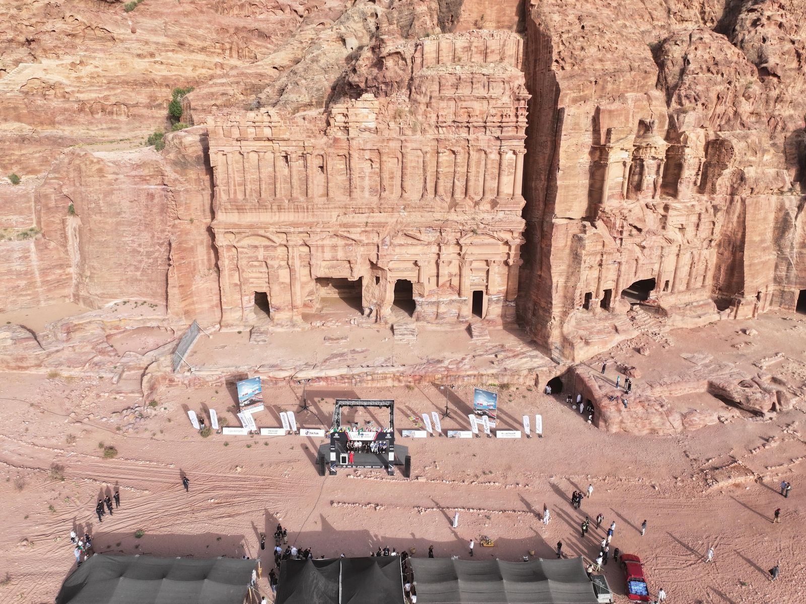 انطلاق "رالي جميل 2025" من مدينة البترا بمشاركة نسائية دولية واسعة