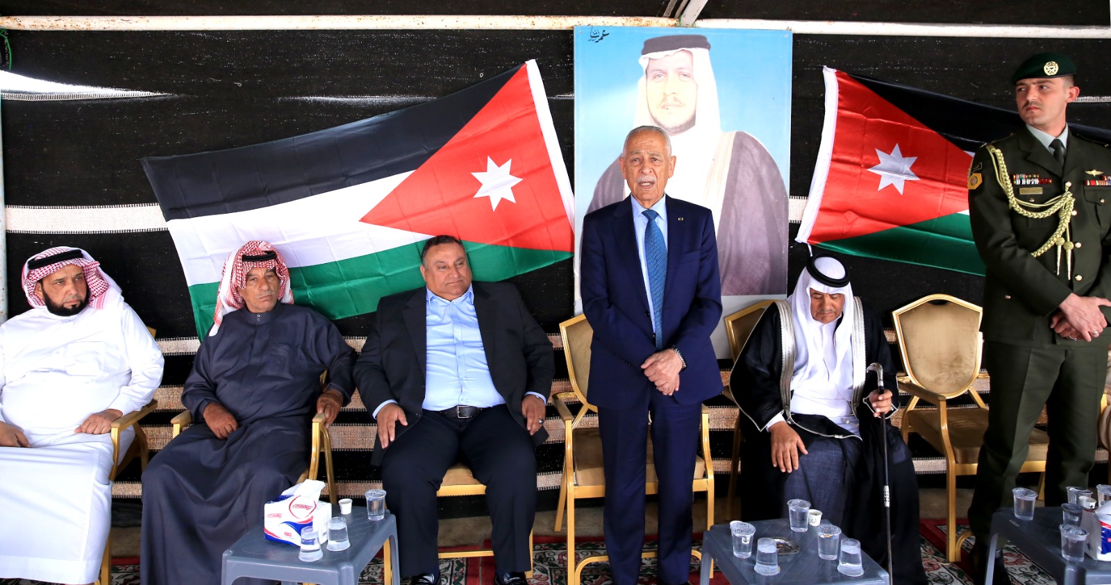 مندوبا عن الملك وولي العهد...العيسوي يعزي عشائر العيسى