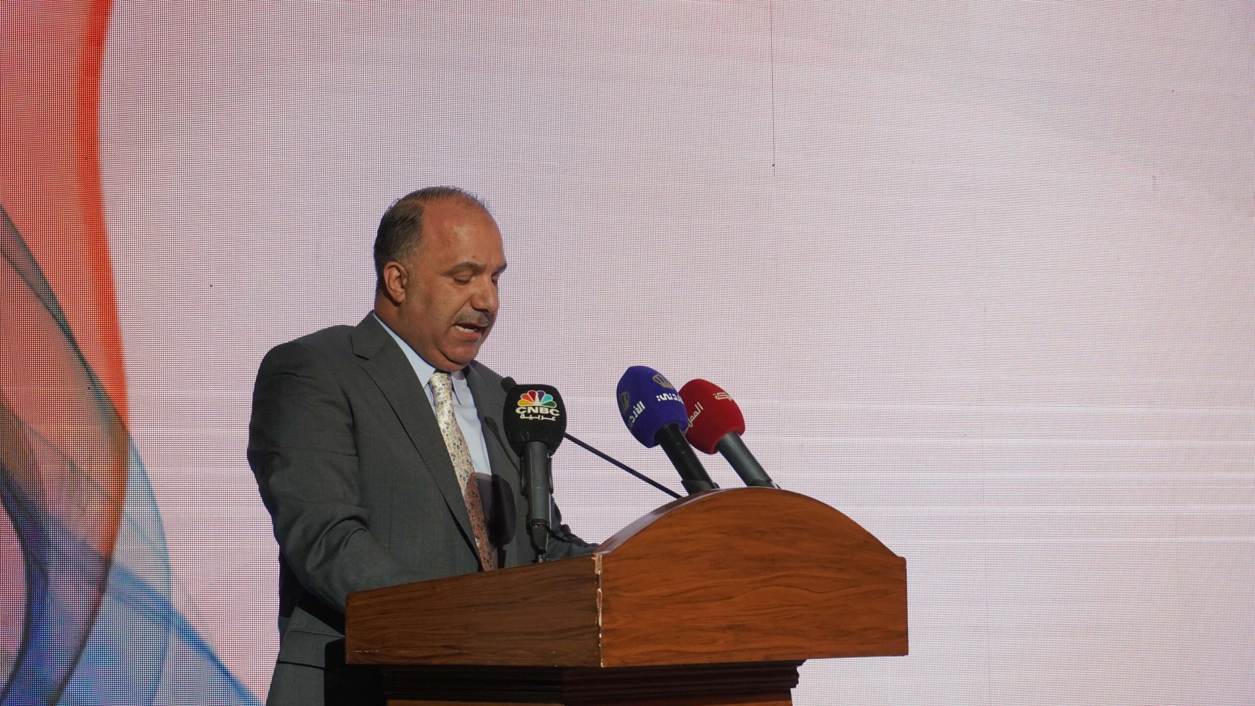 صورة حول : جوبترول وغاز الأردن يوقعان اتفاقية استراتيجية لتأسيس الشركة الوطنية المتطورة للغاز الطبيعي "وطني" لتعزيز استدامة الطاقة في الأردن جوبترول وغاز الأردن يوقعان اتفاقية استراتيجية لتأسيس الشركة الوطنية المتطورة للغاز الطبيعي "وطني" لتعزيز استدامة الطاقة في الأردن