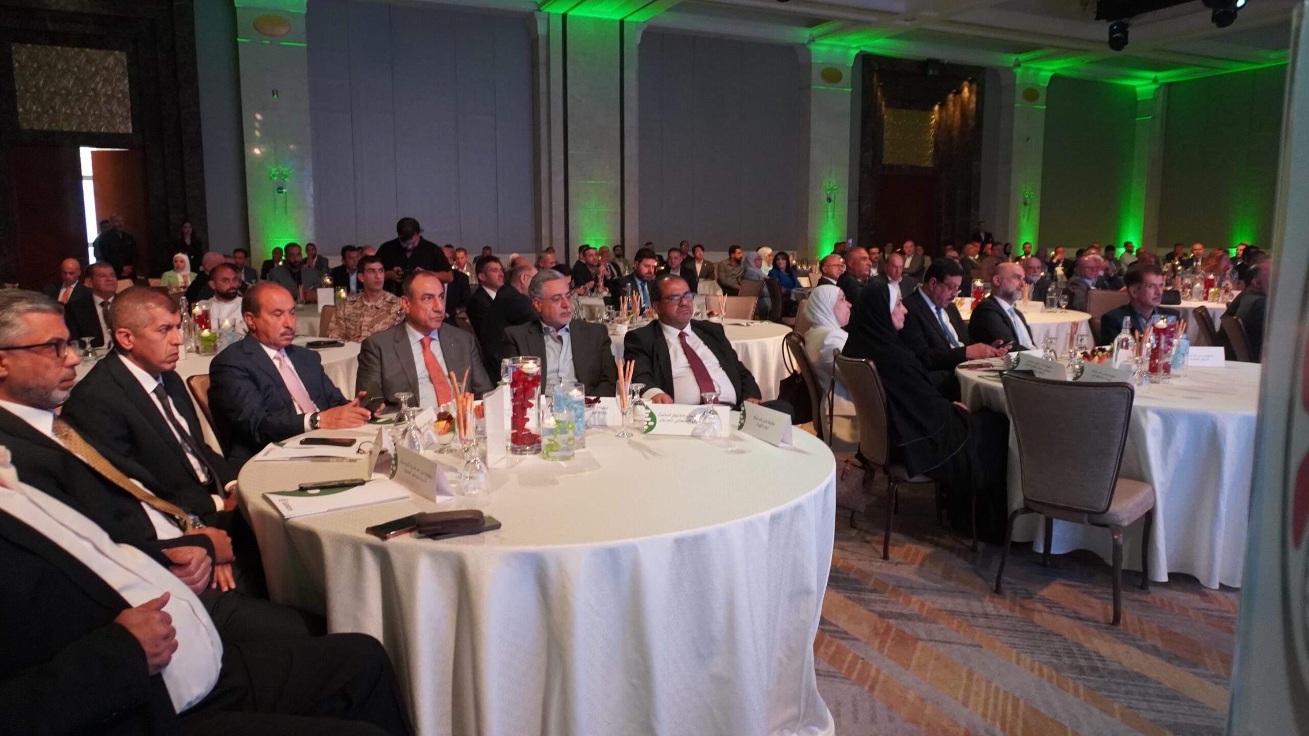 صورة حول : جوبترول وغاز الأردن يوقعان اتفاقية استراتيجية لتأسيس الشركة الوطنية المتطورة للغاز الطبيعي "وطني" لتعزيز استدامة الطاقة في الأردن جوبترول وغاز الأردن يوقعان اتفاقية استراتيجية لتأسيس الشركة الوطنية المتطورة للغاز الطبيعي "وطني" لتعزيز استدامة الطاقة في الأردن