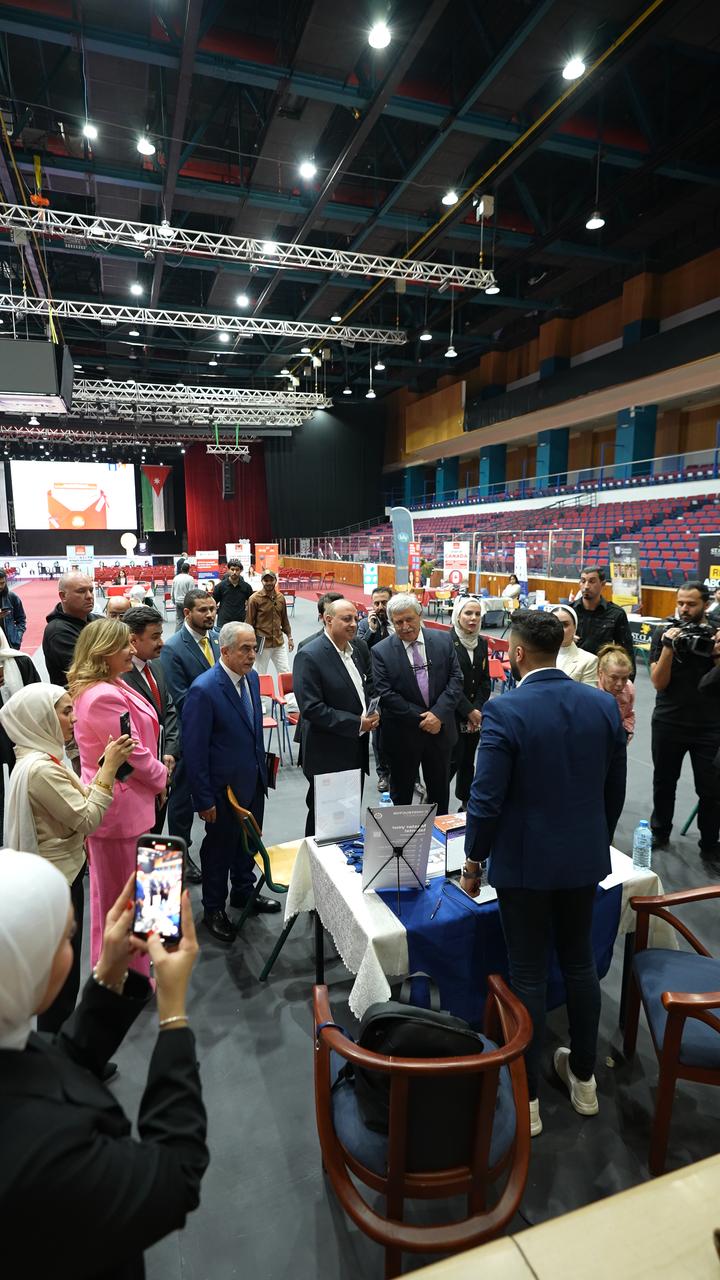 بالصور .. د.ماهرالحوراني يرعى افتتاح معرض "بريدج" للجامعات الدولية في عمان الأهلية