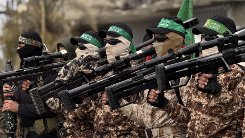 صورة حول : القسام تدمر دبابة إسرائيلية وتوقع قتلى وجرحى في صفوف الاحتلال شرق حي التفاح القسام تدمر دبابة إسرائيلية وتوقع قتلى وجرحى في صفوف الاحتلال شرق حي التفاح