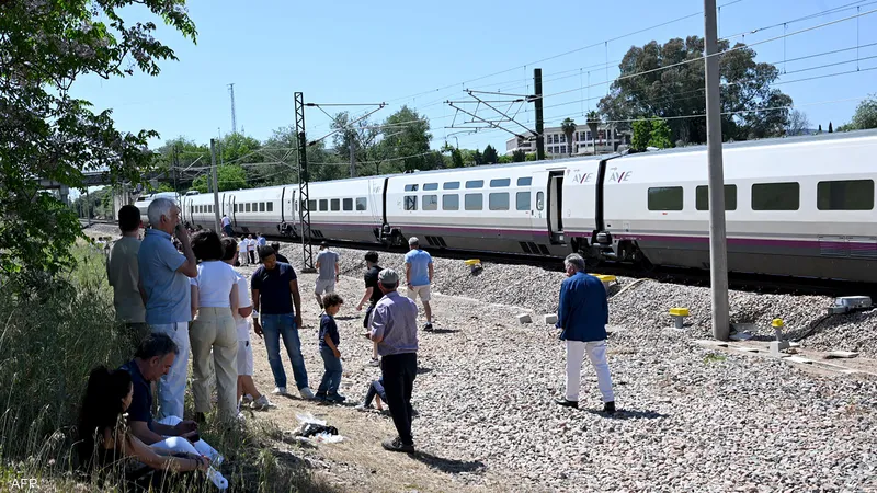 صورة حول : إسبانيا تعلن حالة الطوارئ وتُعلِق حركة القطارات إسبانيا تعلن حالة الطوارئ وتُعلِق حركة القطارات