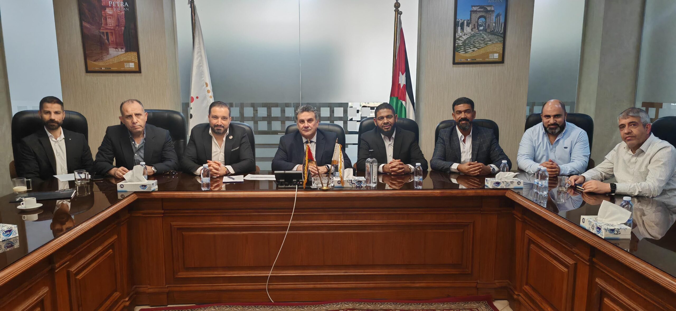 بحث التعاون بين "تنظيم الاتصالات" ومستثمري الأجهزة الخلوية