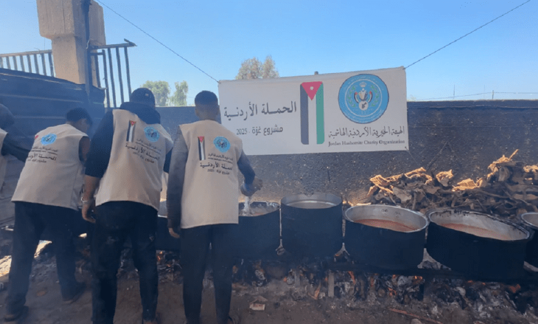 صورة حول : الحملة الأردنية تواصل دعمها الإغاثي شمال غزة وجنوبها الحملة الأردنية تواصل دعمها الإغاثي شمال غزة وجنوبها