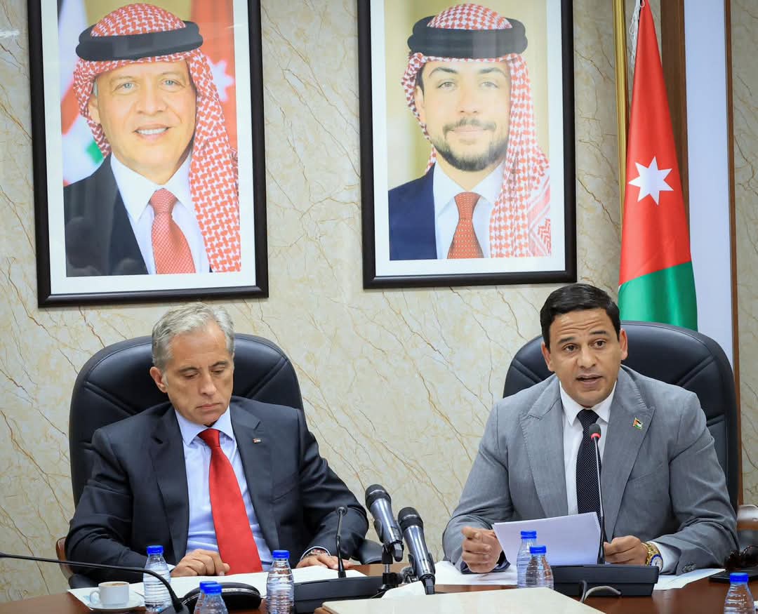 صورة حول : أبو هنية يلتقي رئيس الوزراء ويطالب بتأسيس صندوق وطني للتمويل الصناعي أبو هنية يلتقي رئيس الوزراء ويطالب بتأسيس صندوق وطني للتمويل الصناعي