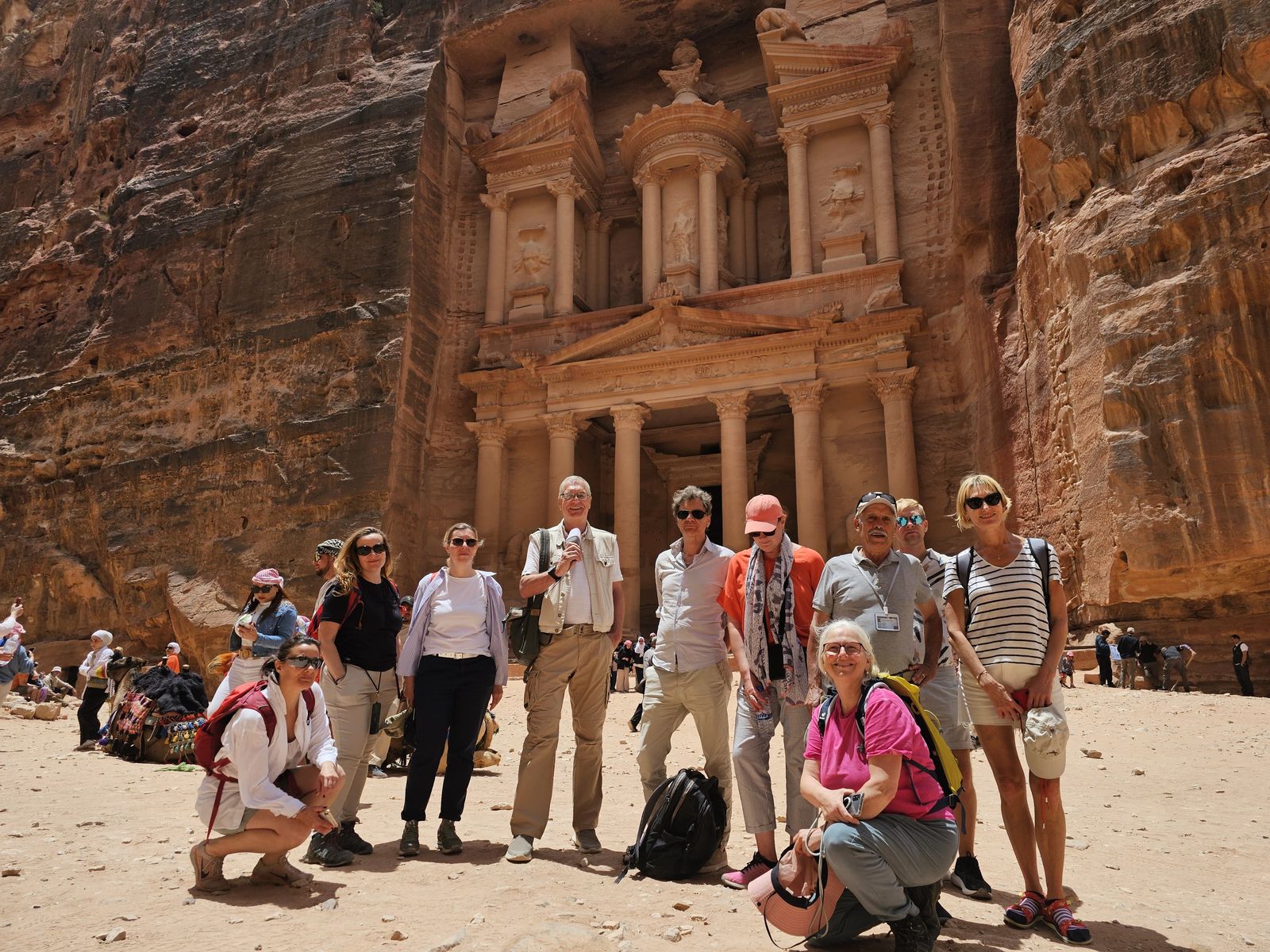 صورة حول : وفد إعلامي ألماني يزور مدينة البترا ويطلع على مقوماتها السياحية وفد إعلامي ألماني يزور مدينة البترا ويطلع على مقوماتها السياحية