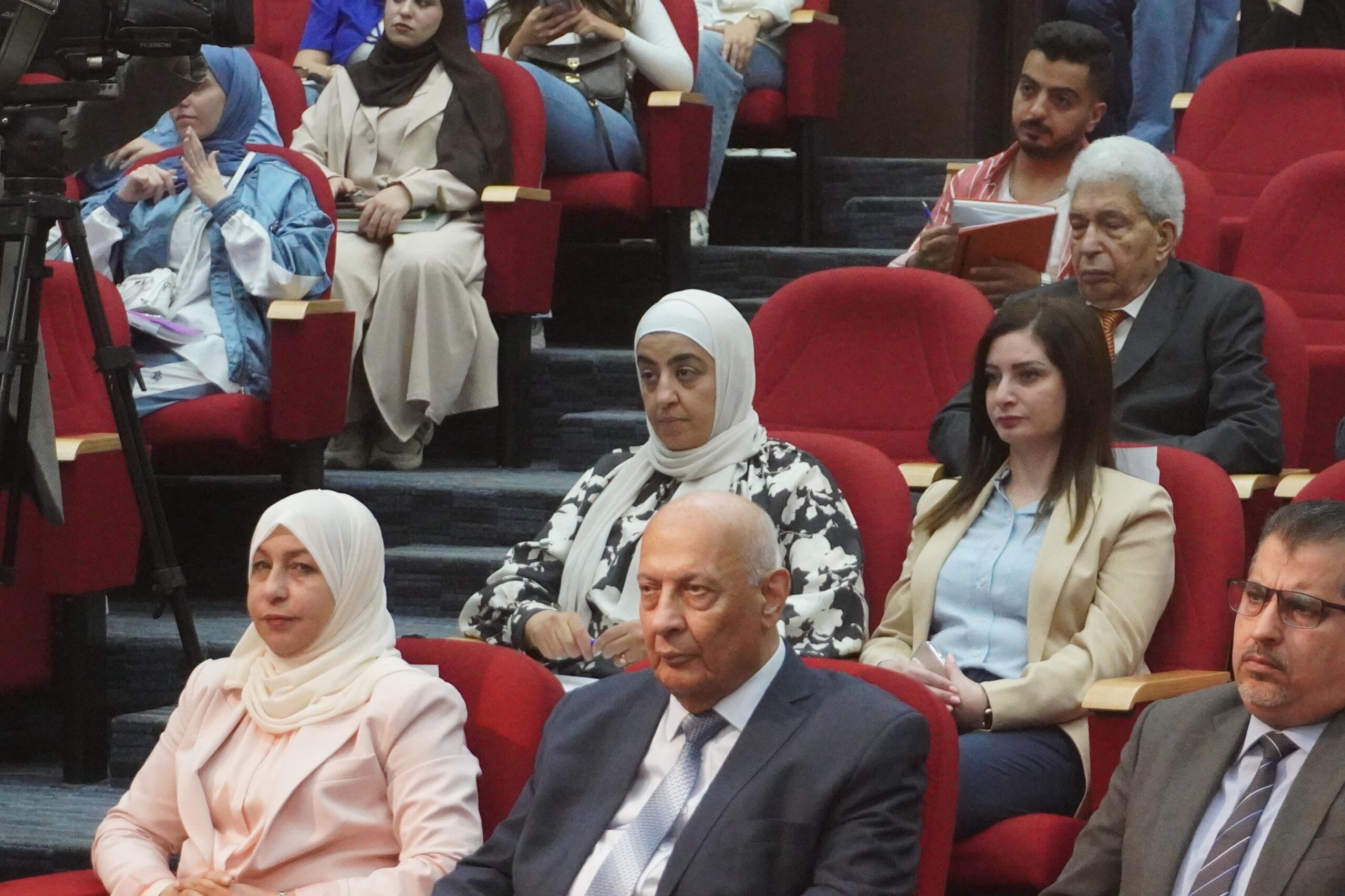 صورة حول : كلية الإعلام في جامعة البترا تنظّم ندوة حول الحريات الصحفية ومسؤولية الإعلام( فيديو صور) كلية الإعلام في جامعة البترا تنظّم ندوة حول الحريات الصحفية ومسؤولية الإعلام( فيديو صور)