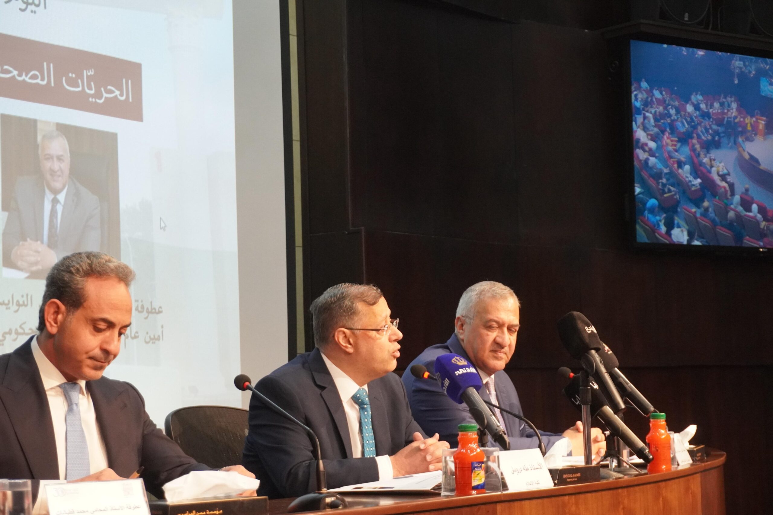 صورة حول : كلية الإعلام في جامعة البترا تنظّم ندوة حول الحريات الصحفية ومسؤولية الإعلام( فيديو صور) كلية الإعلام في جامعة البترا تنظّم ندوة حول الحريات الصحفية ومسؤولية الإعلام( فيديو صور)
