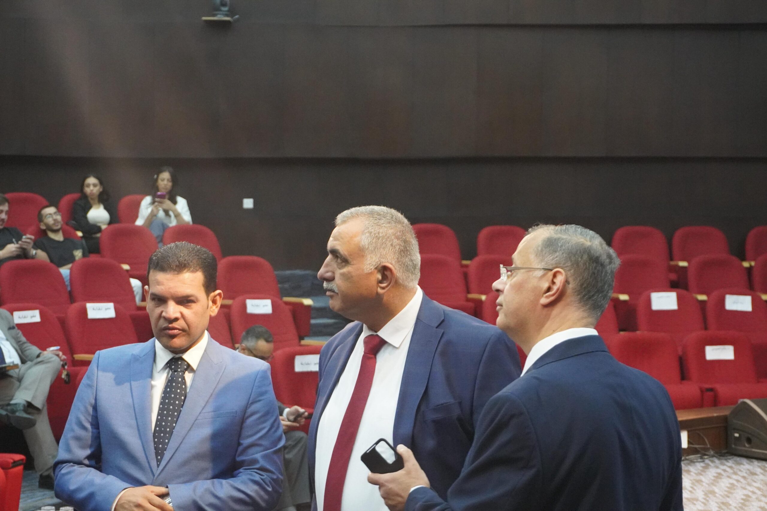 صورة حول : كلية الإعلام في جامعة البترا تنظّم ندوة حول الحريات الصحفية ومسؤولية الإعلام( فيديو صور) كلية الإعلام في جامعة البترا تنظّم ندوة حول الحريات الصحفية ومسؤولية الإعلام( فيديو صور)