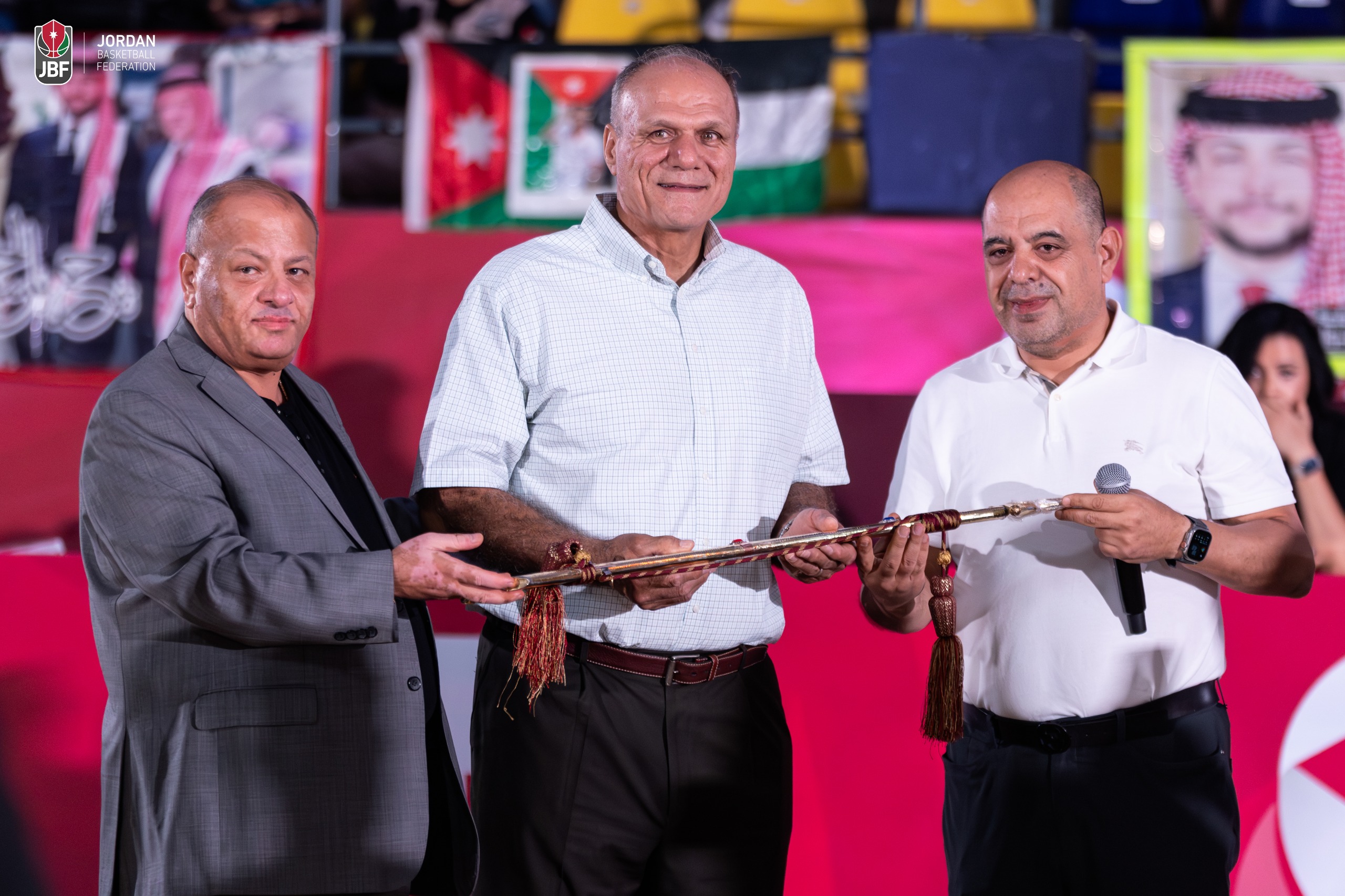 اتحاد كرة السلة يكرم "الأيقونة" مراد بركات