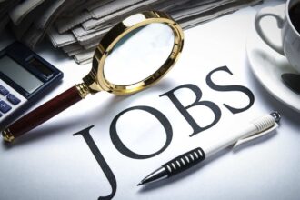 إعلانات توظيف ومقابلات شخصية في المؤسسات الحكومية