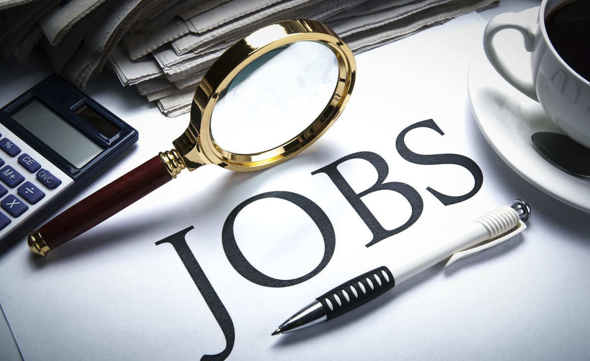 إعلانات توظيف ومقابلات شخصية في المؤسسات الحكومية