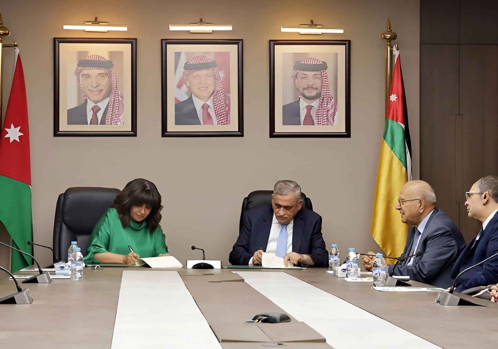 صورة حول : منصة "أنا أختار" والجامعة الأردنية توقّعان مذكرة تفاهم لتطوير سلوكيات التعلّم الاجتماعي والعاطفي والسلوكي في منطقة الشرق الأوسط منصة "أنا أختار" والجامعة الأردنية توقّعان مذكرة تفاهم لتطوير سلوكيات التعلّم الاجتماعي والعاطفي والسلوكي في منطقة الشرق الأوسط